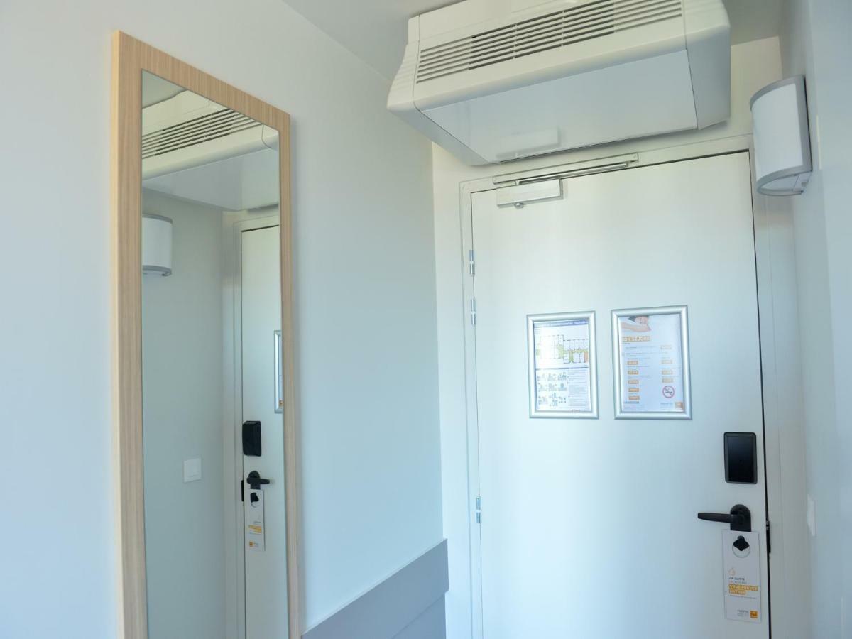 Standard Quadruple Room Four Single Beds